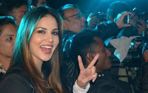 SUNNY LEONE-MA..